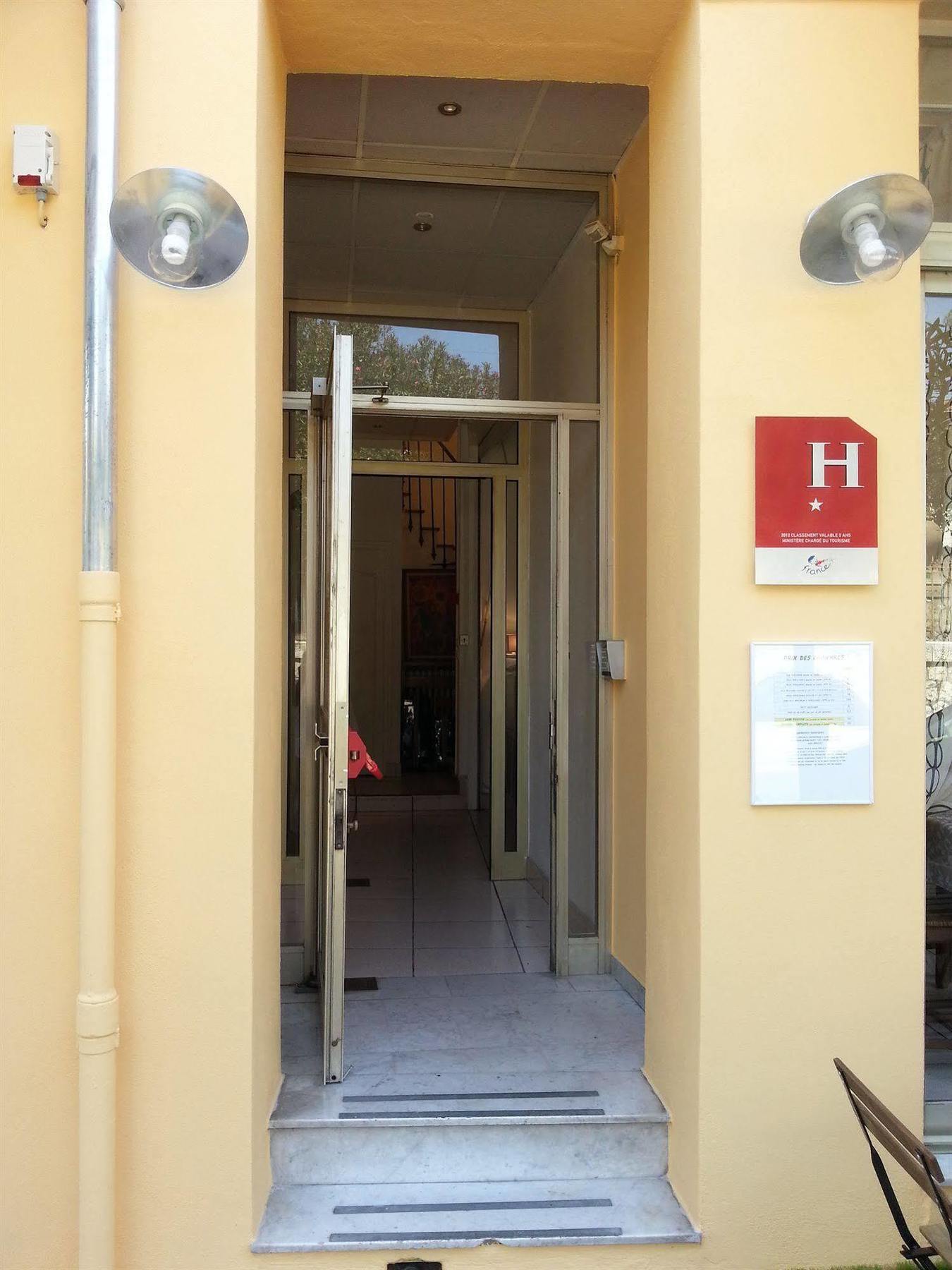 Hotel De Belgique A ม็องตง ภายนอก รูปภาพ